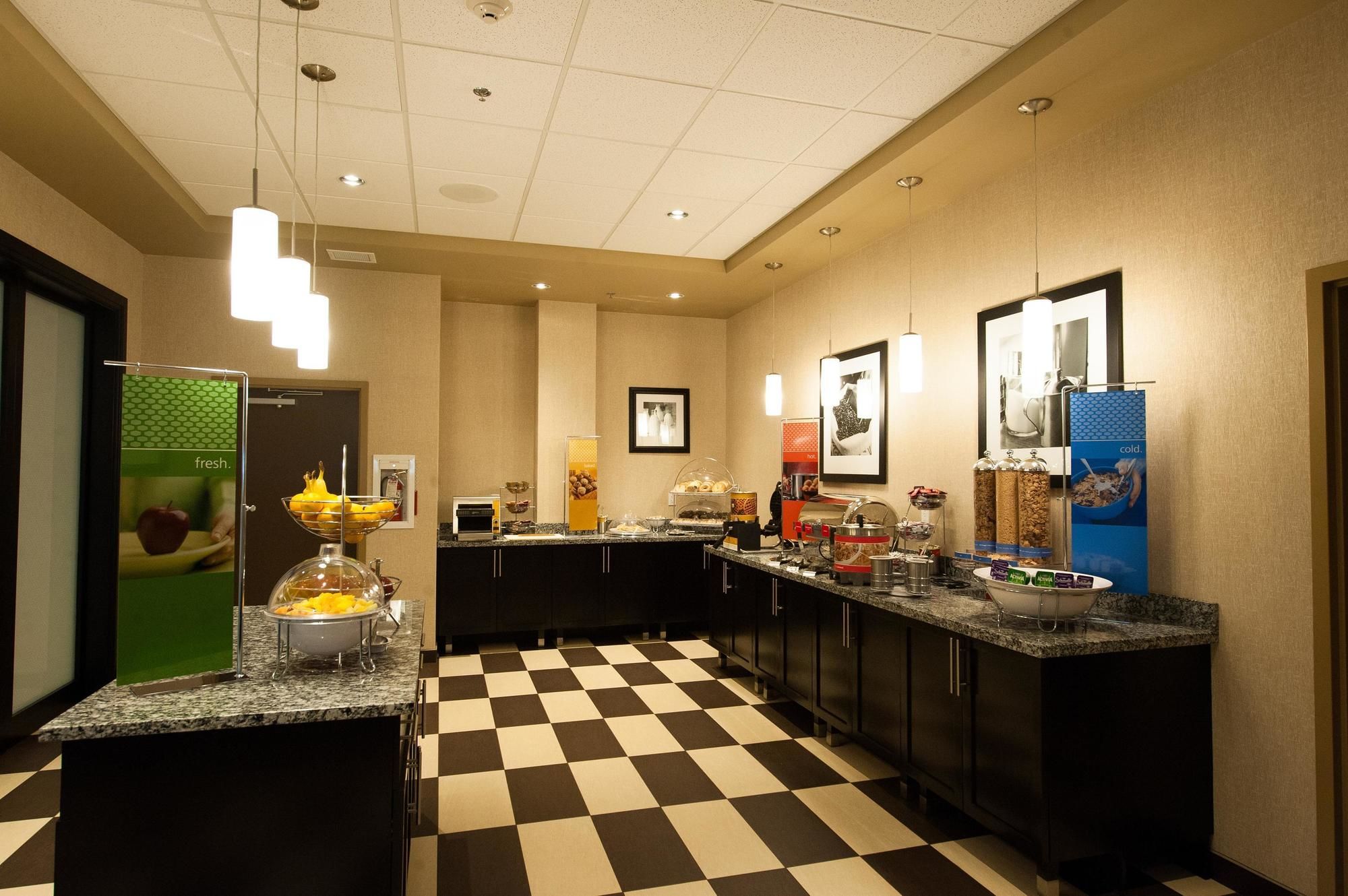 Фото Hampton Inn by Hilton Chilliwack