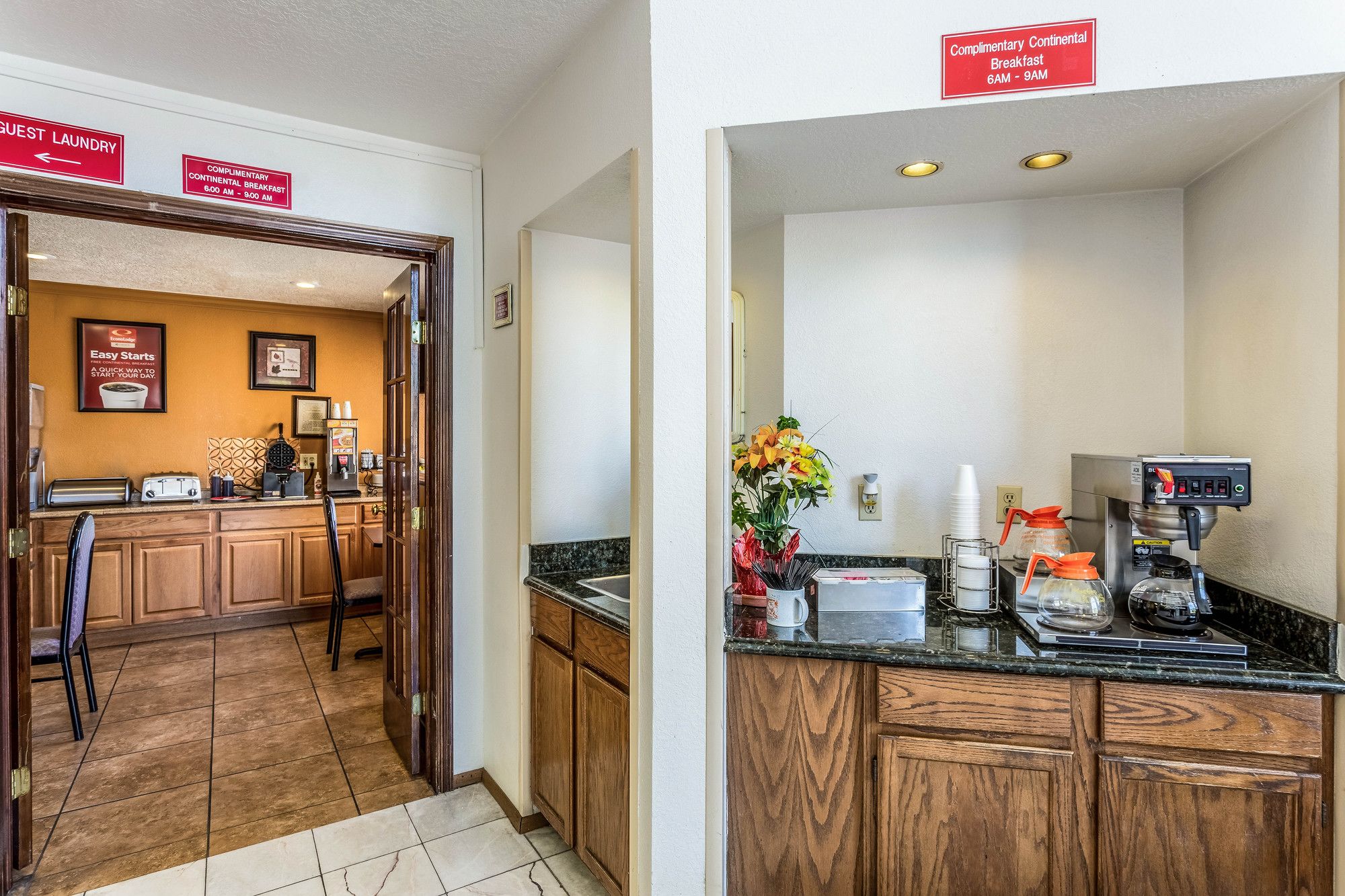 Фото Econo Lodge Inn & Suites