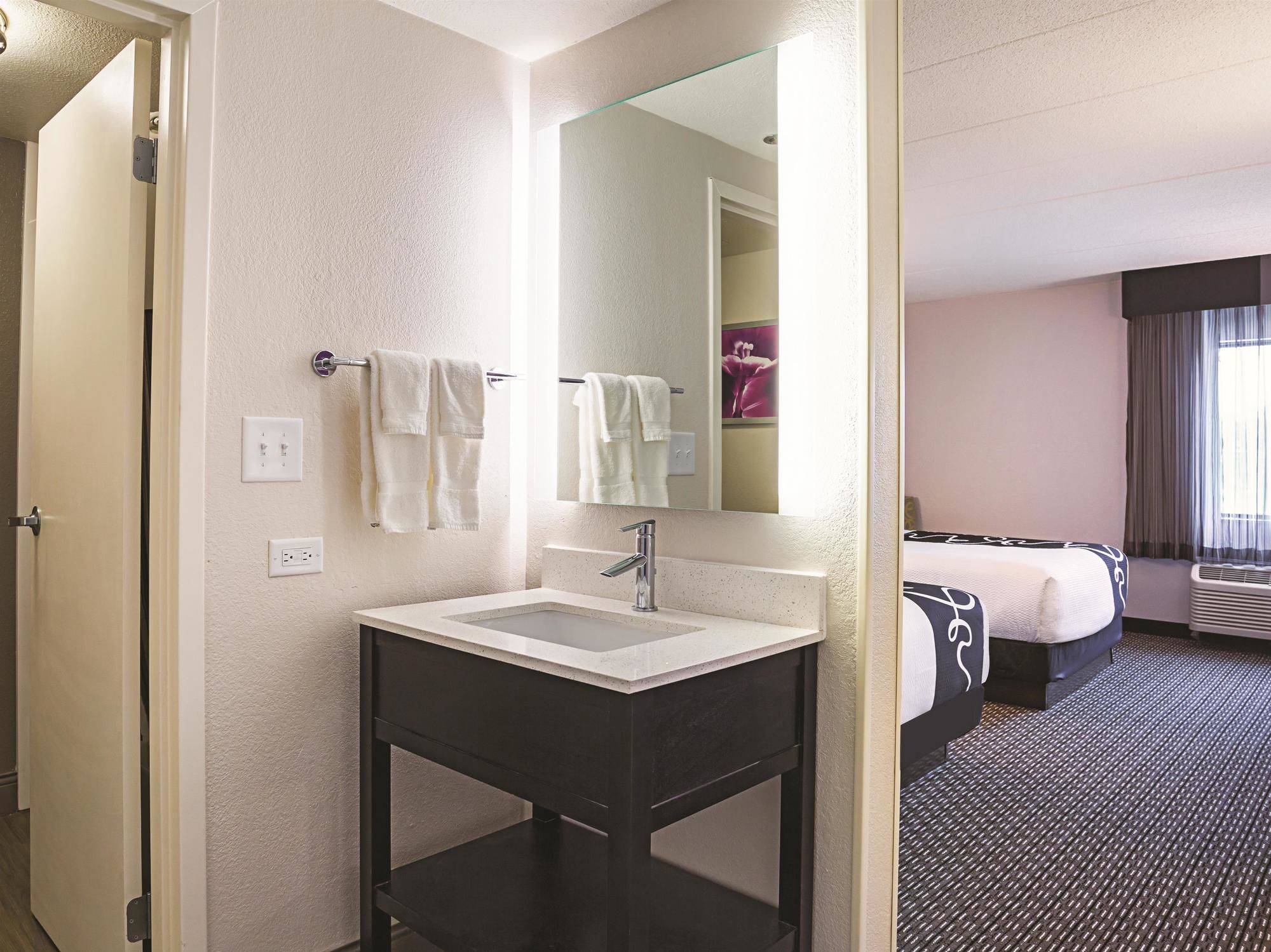 Фото La Quinta Inn & Suites by Wyndham Baltimore N White Marsh