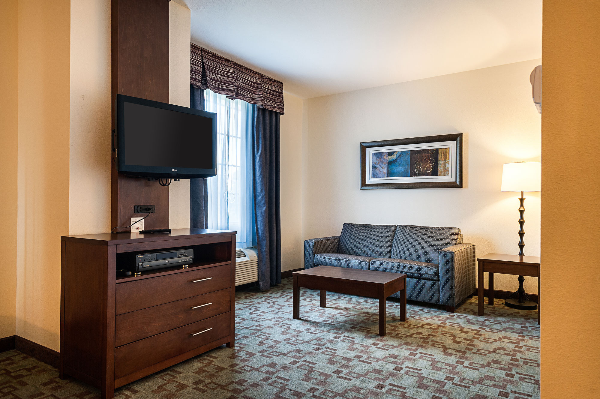 Фото Comfort Suites Oil Center