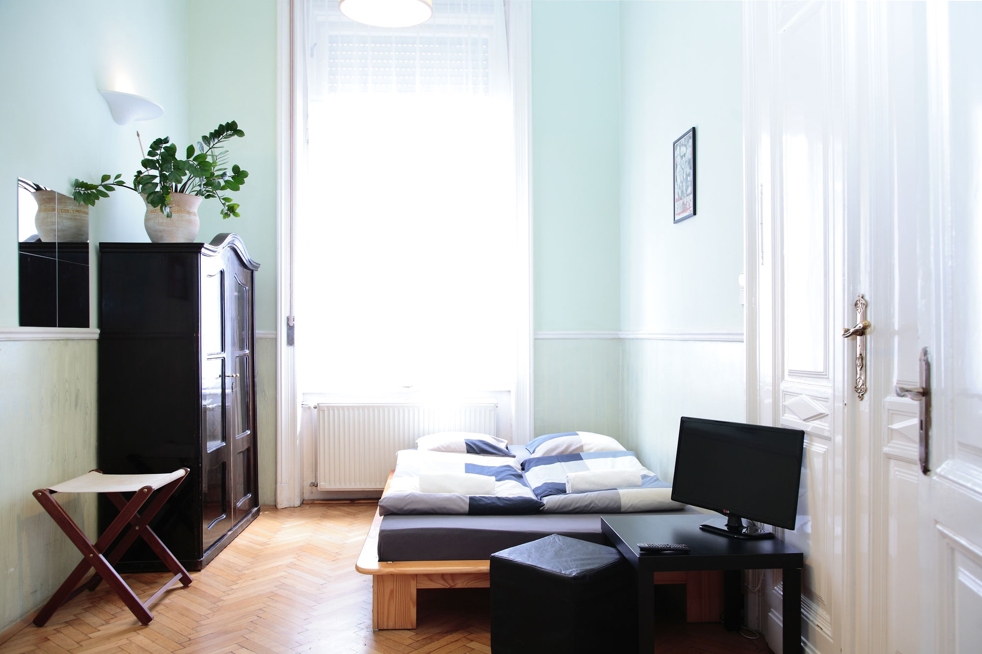 Фото Maverick Hostel & Ensuites