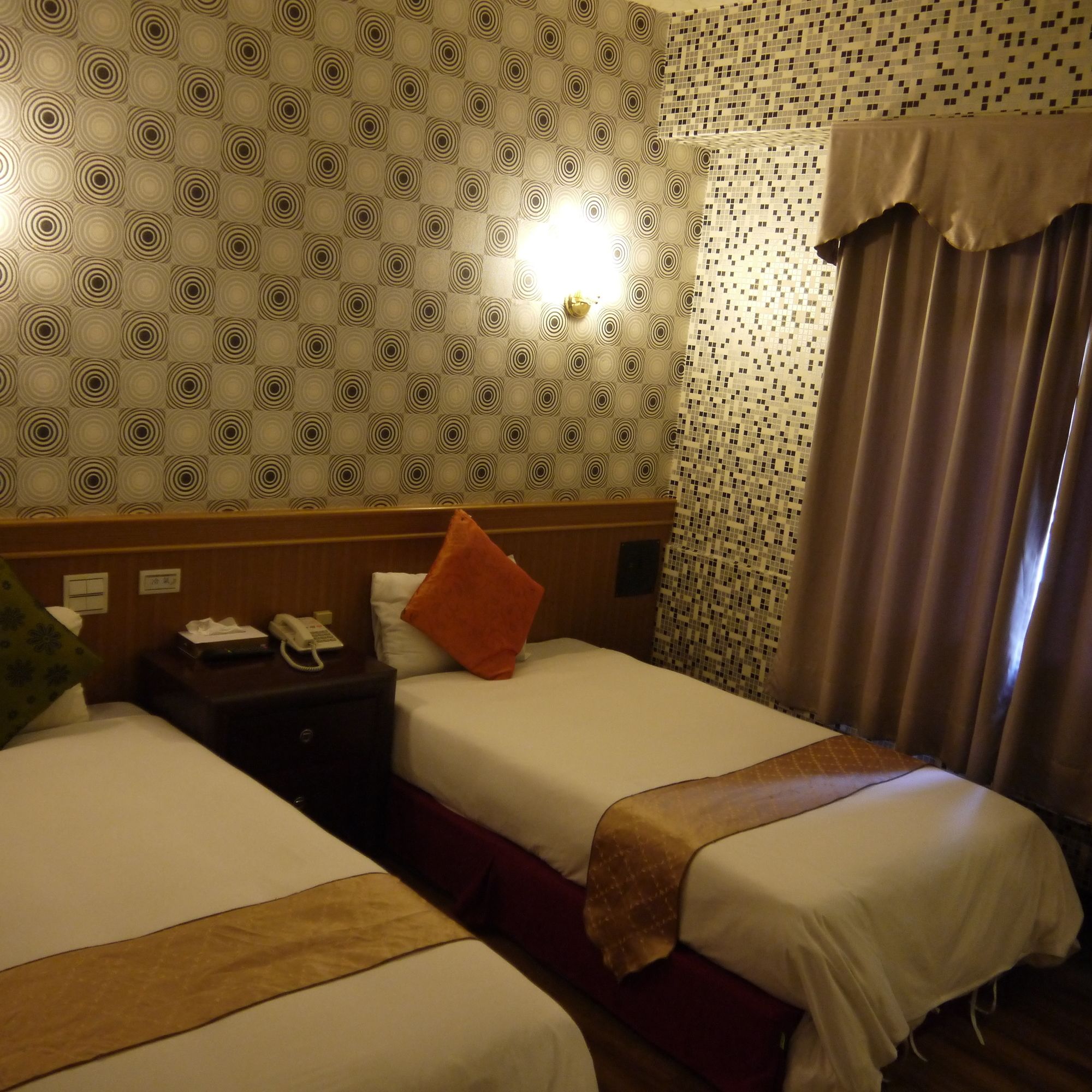 Фото Chiayi Crown Hotel