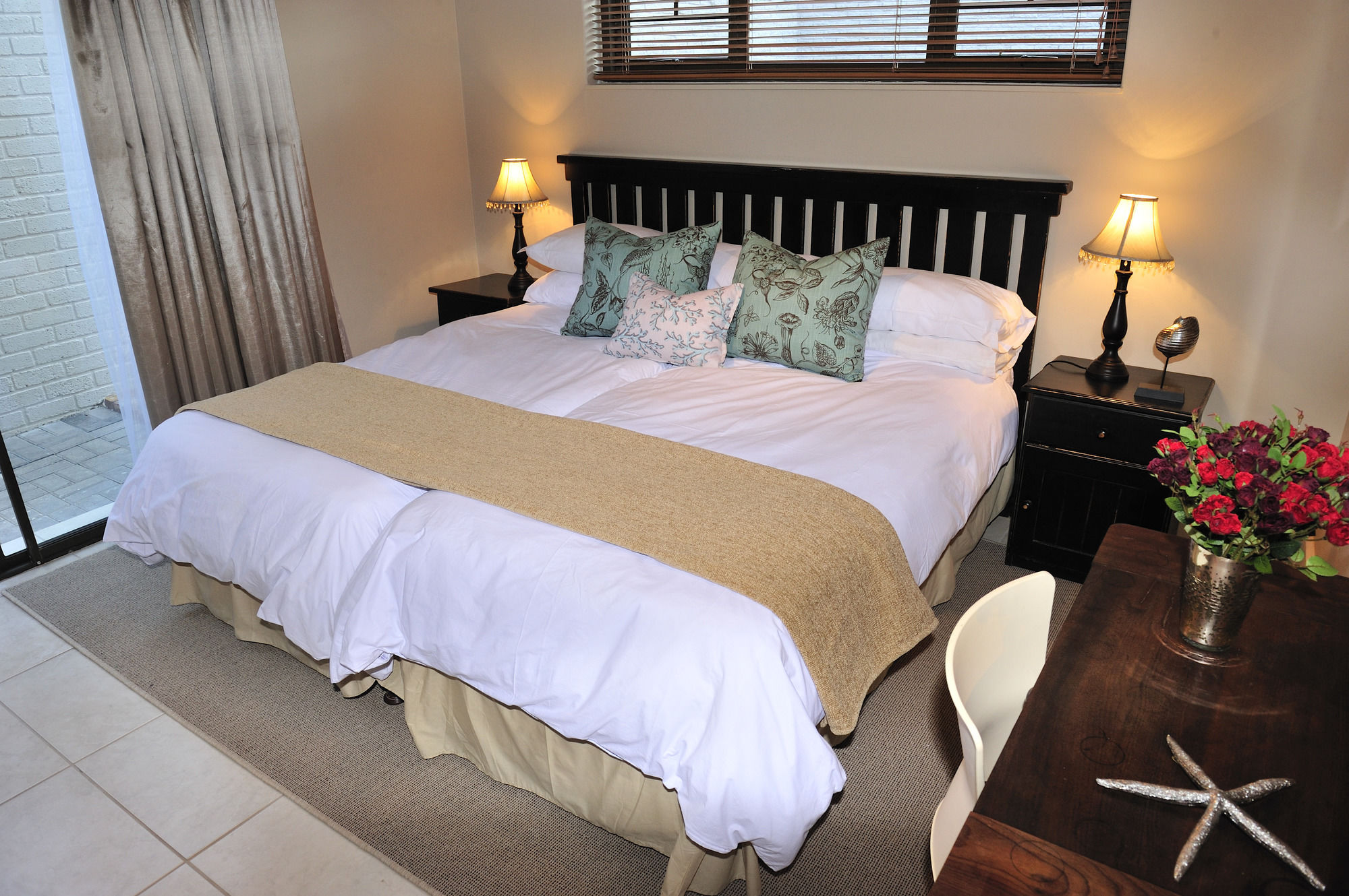 Фото On the Beach Guesthouse