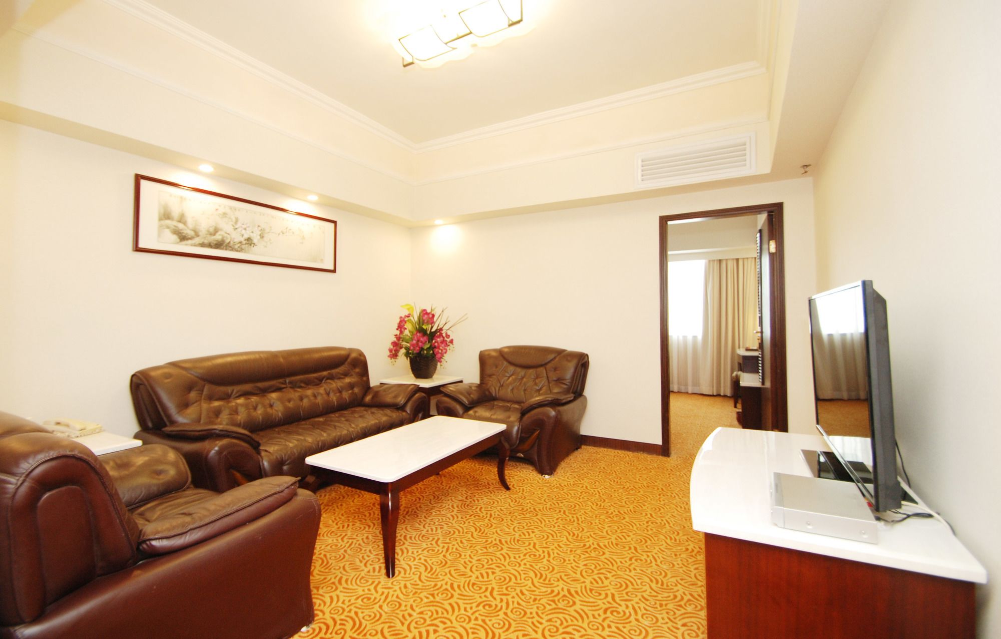 Фото Overseas Chinese Friendship Hotel