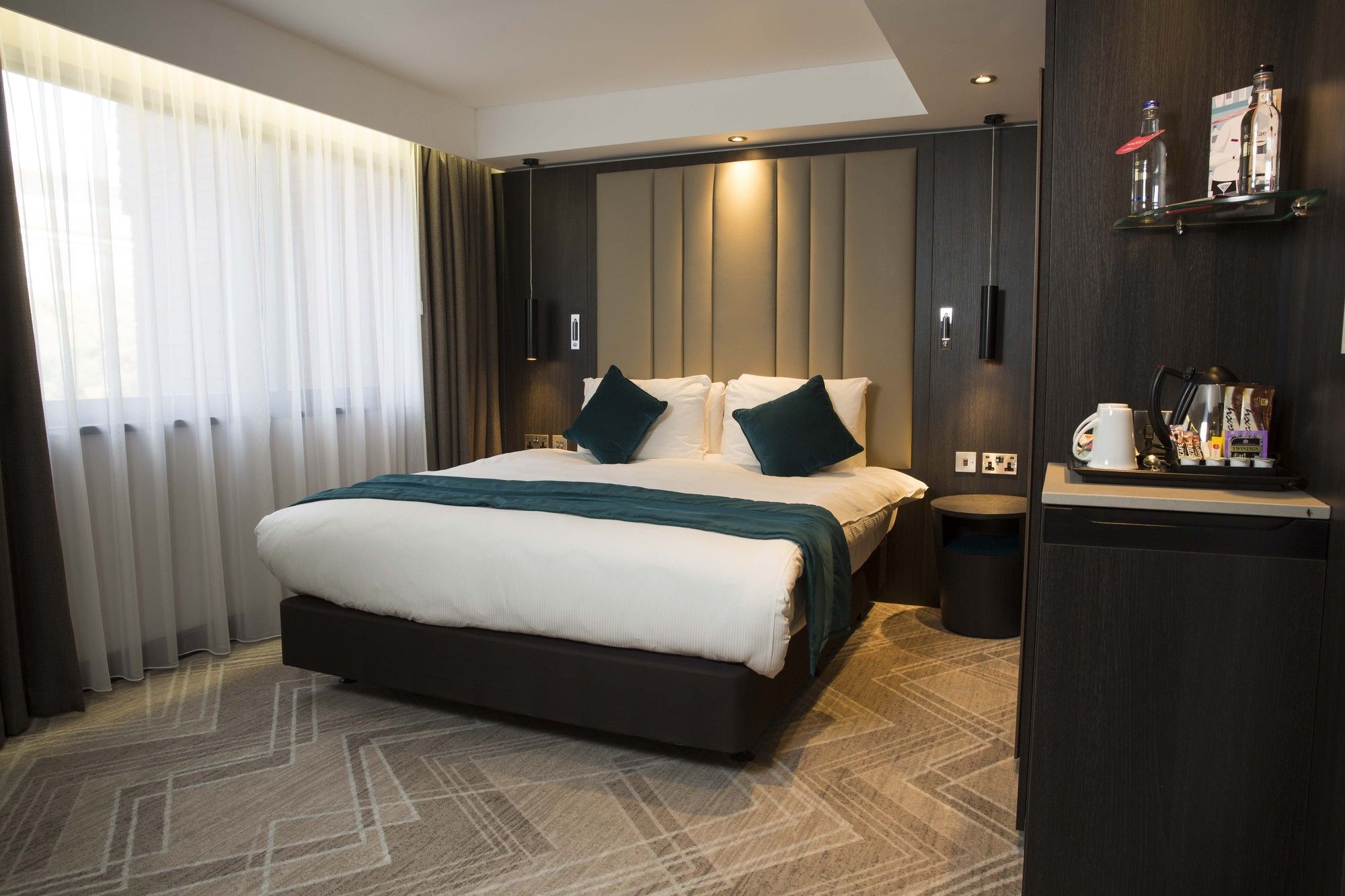 Фото Crowne Plaza Basingstoke