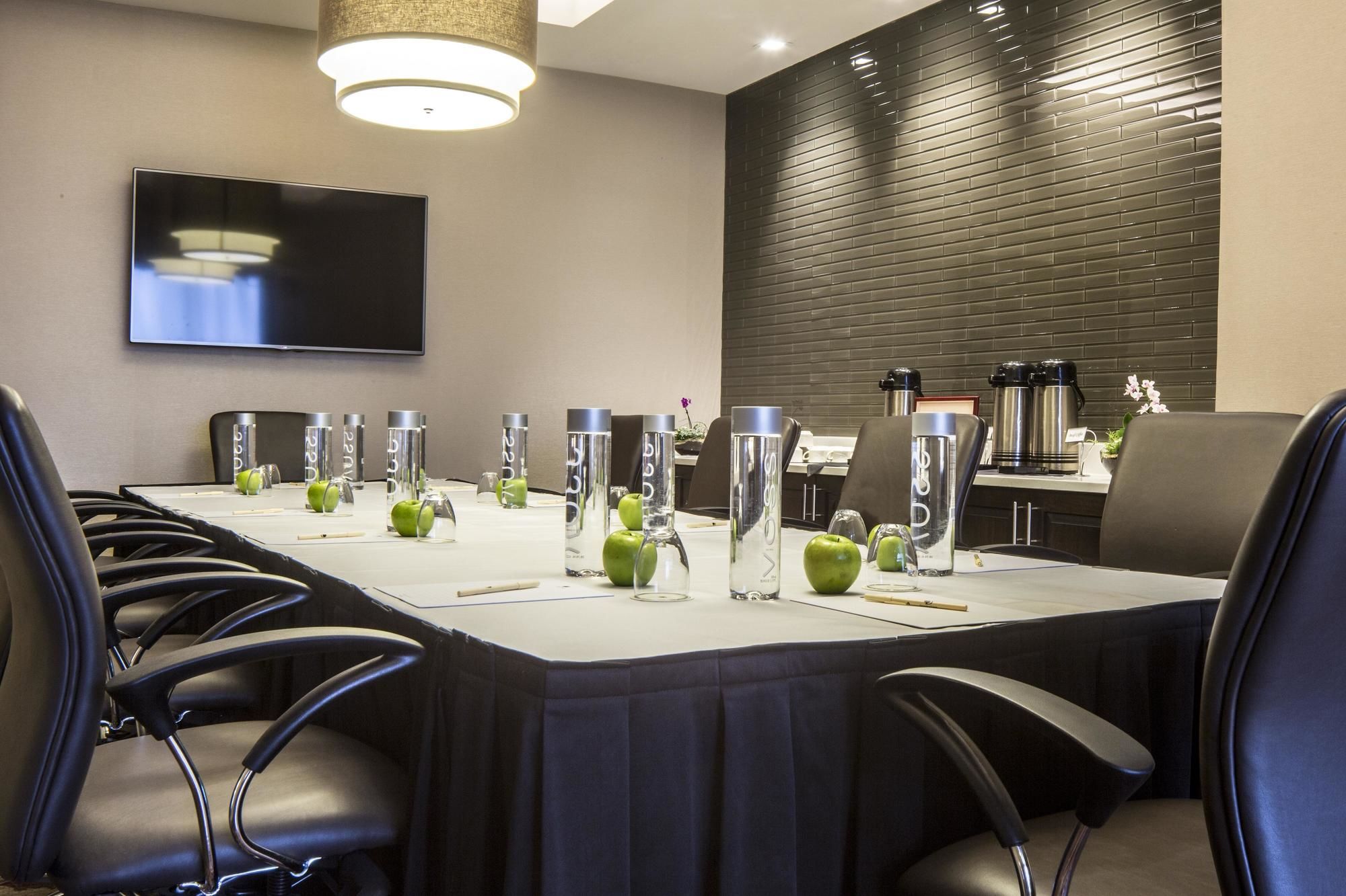 Фото DoubleTree by Hilton Hotel Largo-Washington Dc