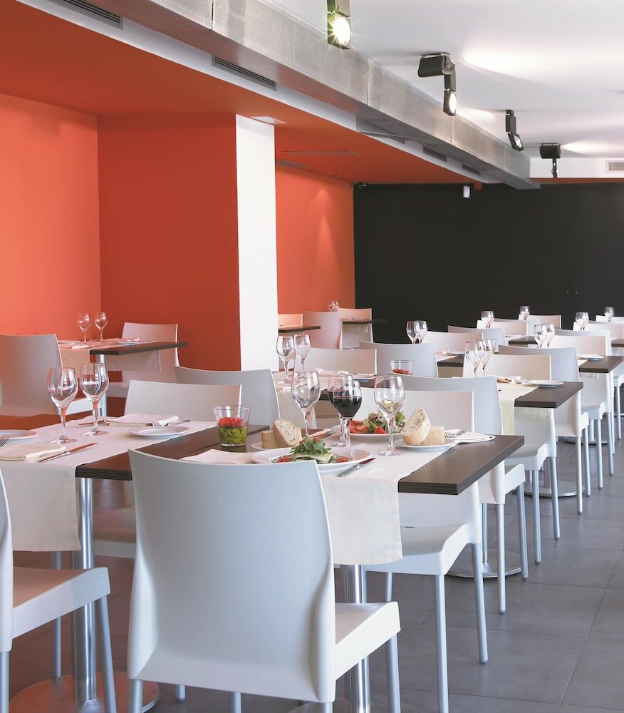 Фото Hesperia Barcelona Fira Apartments