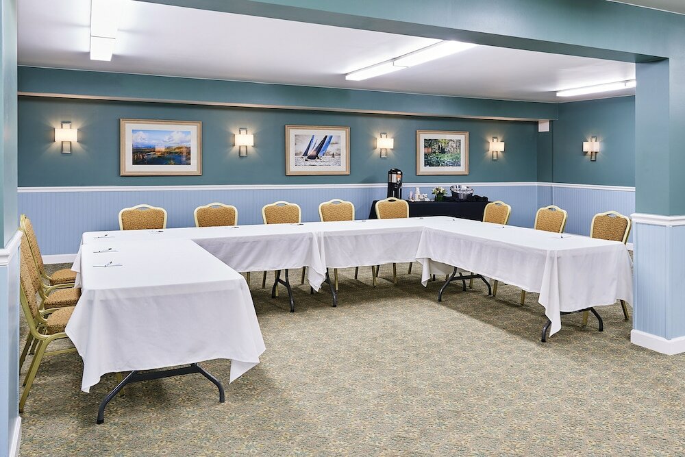 Фото The Oceanfront Litchfield Inn