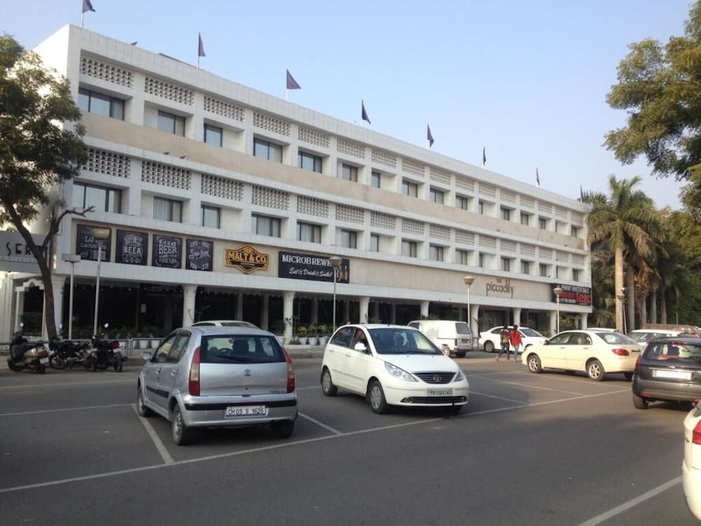 Фото The Piccadily Chandigarh