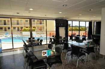 Фото Apartaments Ar Melrose Place