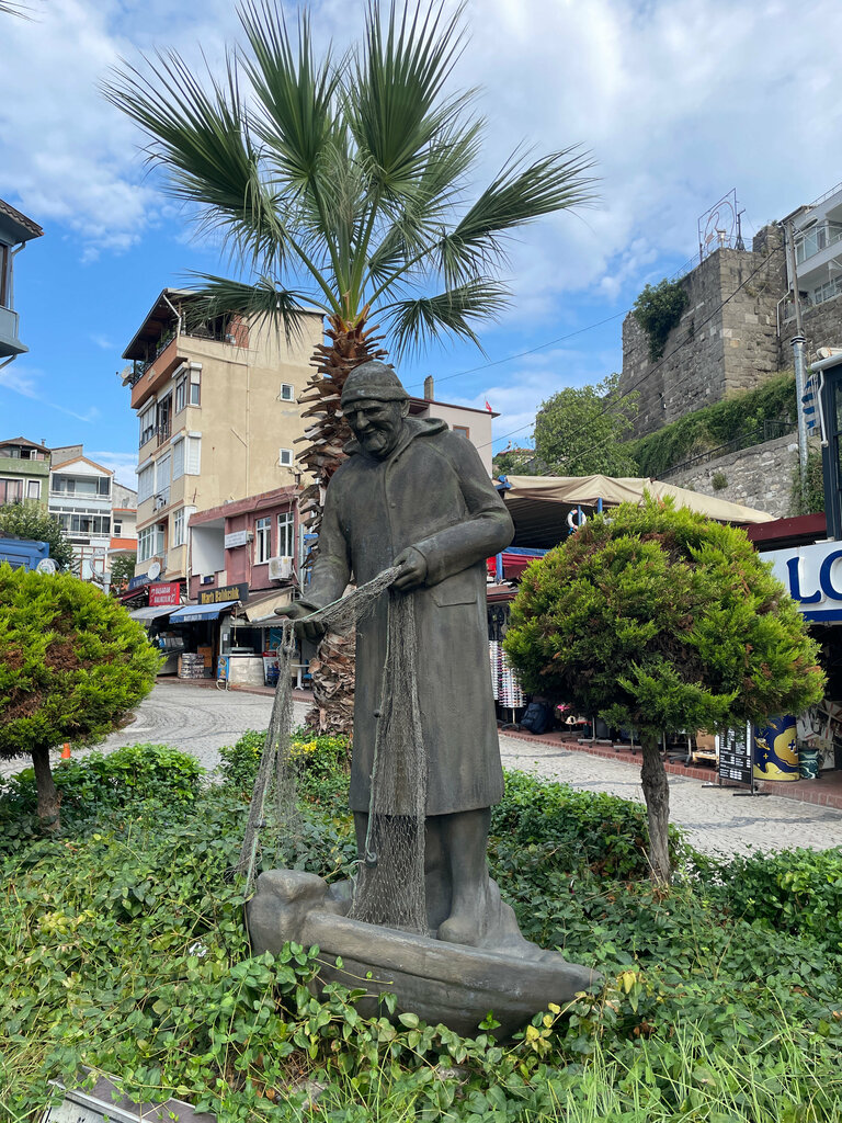 Genre sculpture Congar Mehmet Statue, Amasra, photo