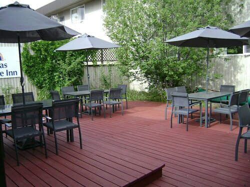 Гостиница Canadas Best Value Inn River View Hotel в Уайтхорс