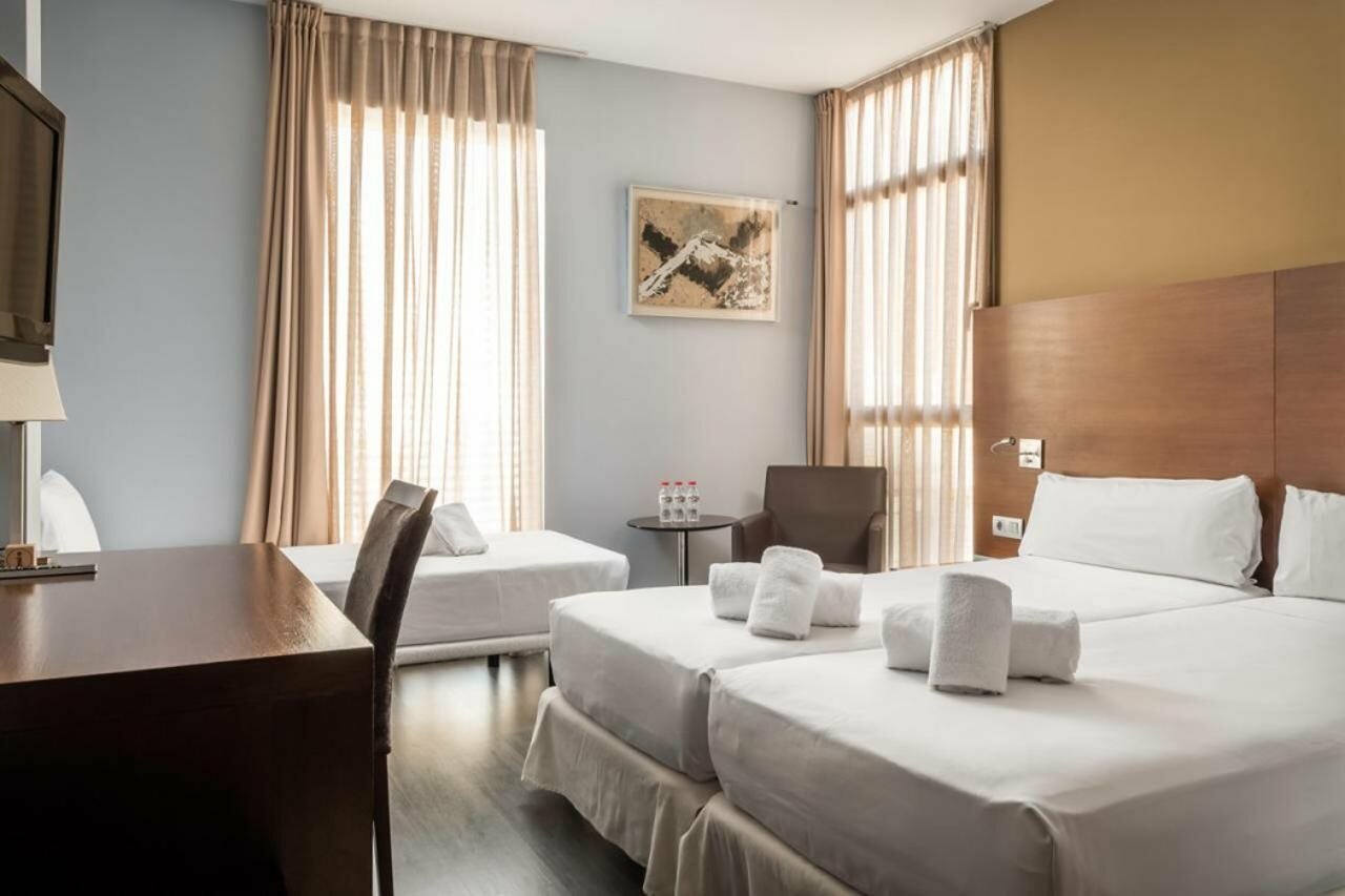 Фото Hotel Madanis
