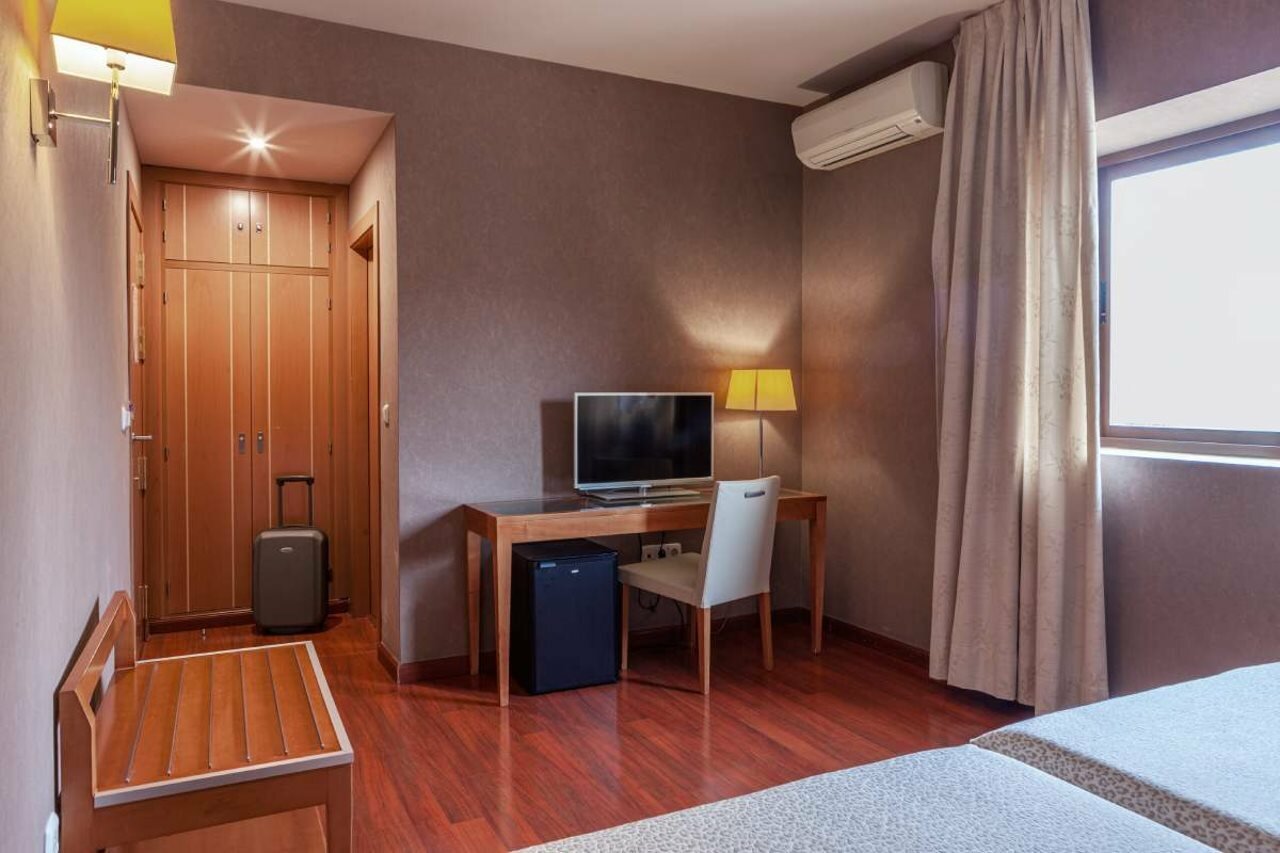 Фото Macià Monasterio de los Basilios Hotel