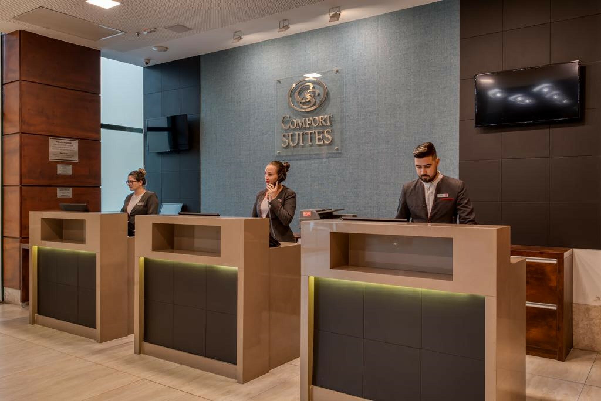 Фото Comfort Suites Vitoria