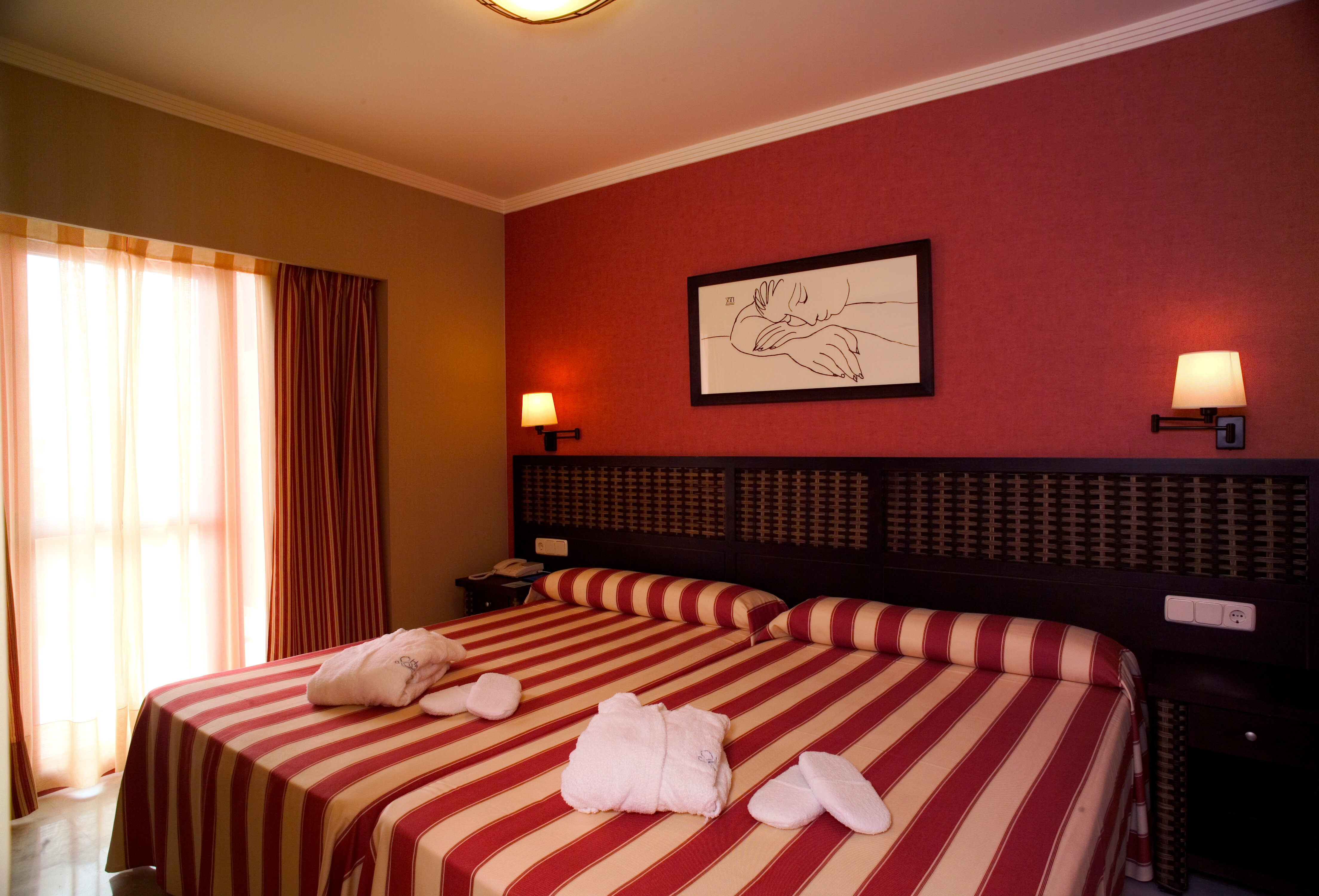 Фото Holiday World Village Hotel