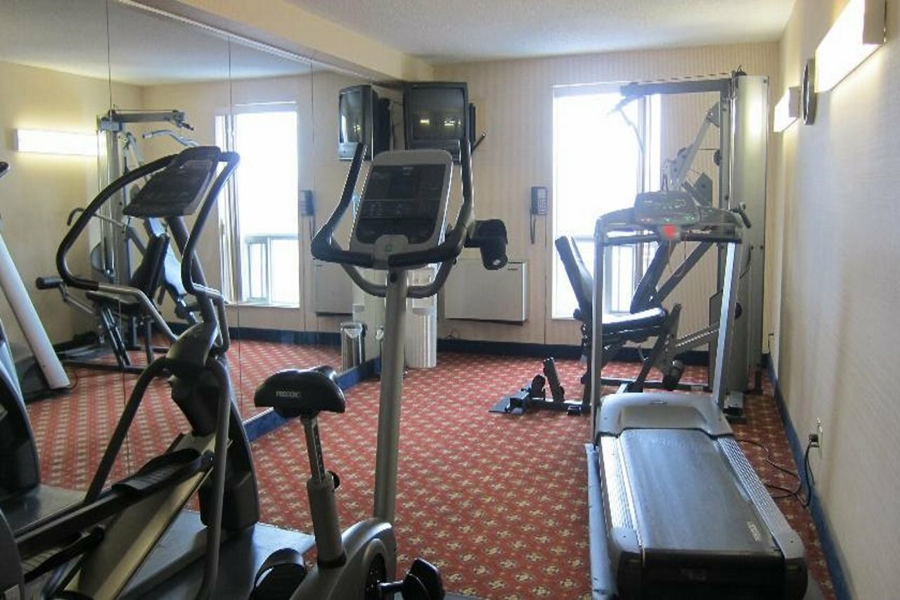 Фото Four Points by Sheraton Toronto Airport East