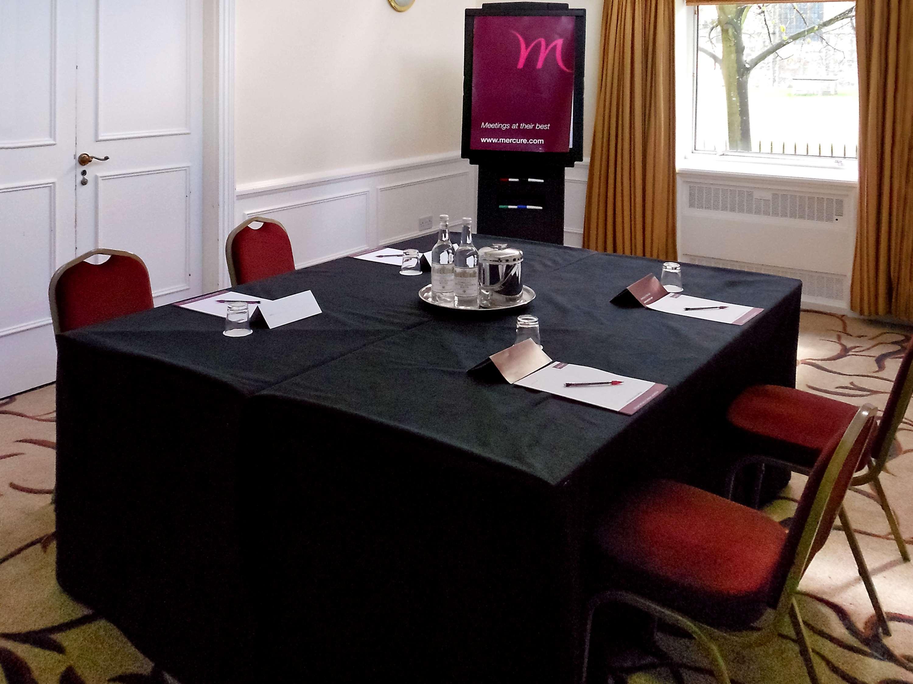 Фото Mercure Winchester Wessex Hotel