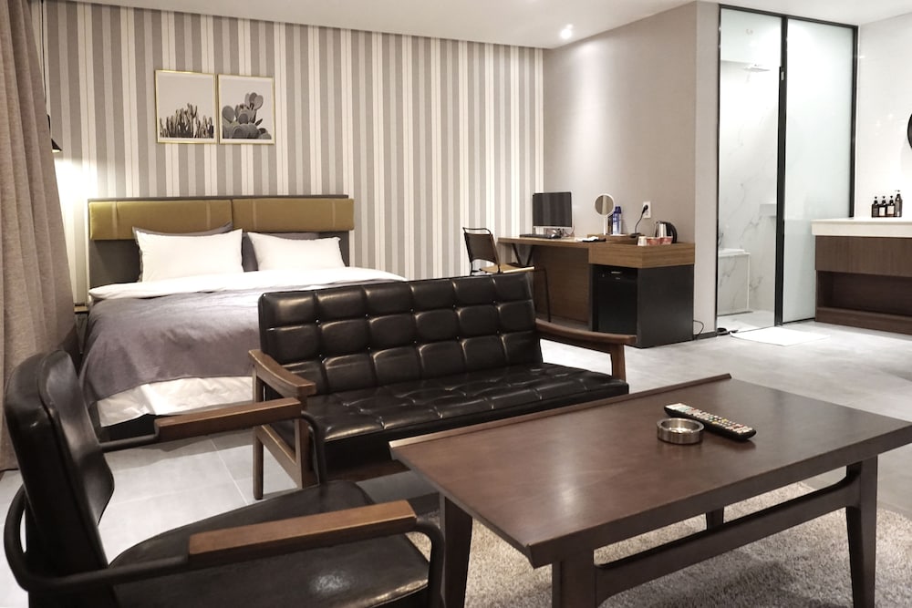 Фото Brown Dot Hotel Masan