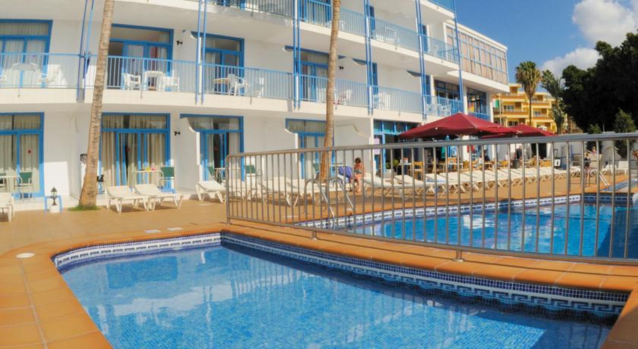 Фото Apartahotel Costa Volcán