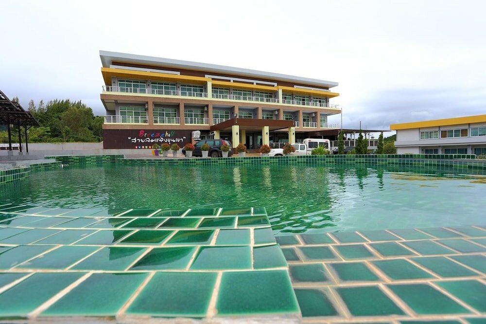 Фото Breeze Hill Hotel