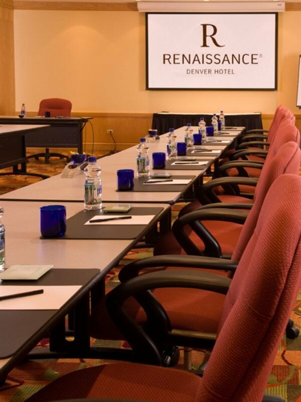 Фото Renaissance Denver Central Park Hotel