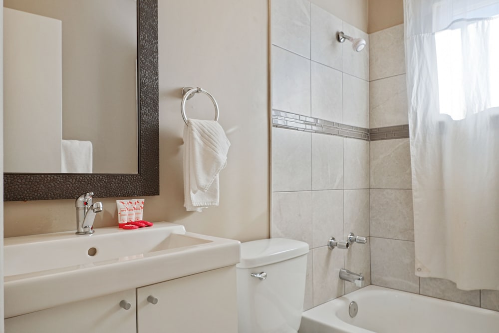 Фото Hotel Bethel - Fort MacLeod, Ab