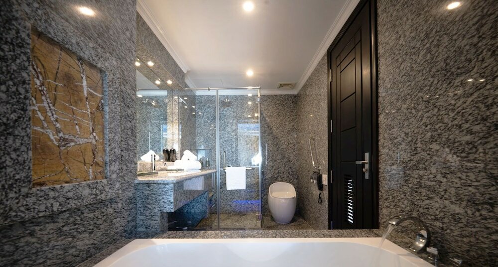 Фото V-Hotel Da Nang Beach