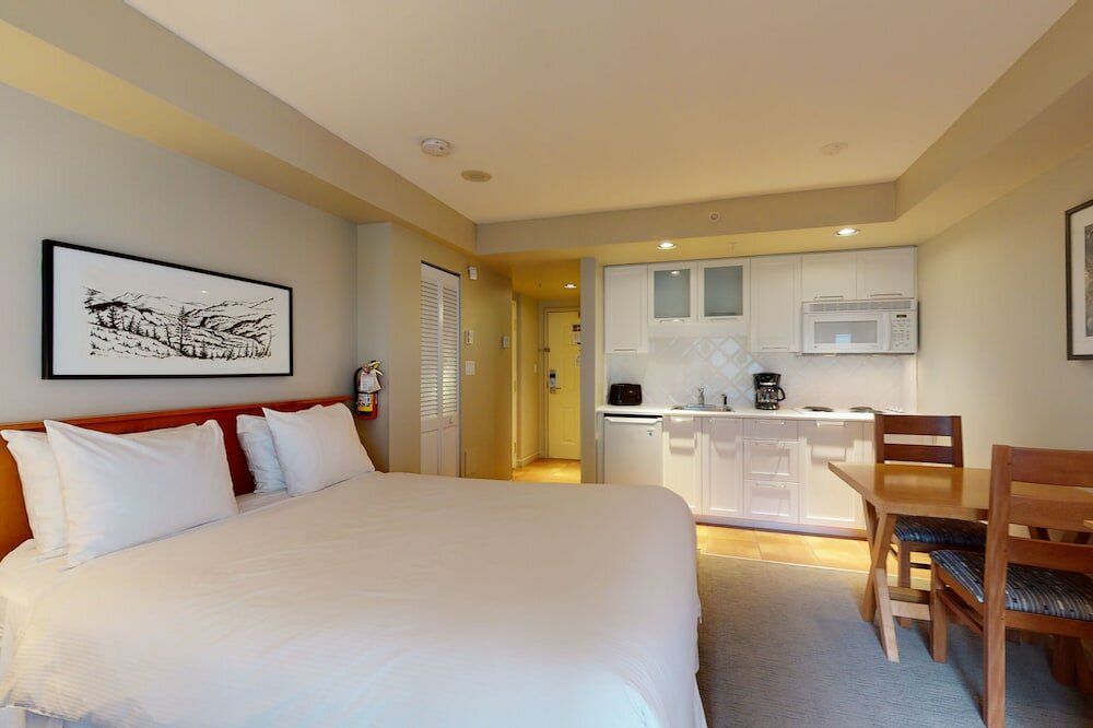 Фото Whistler Peak Lodge