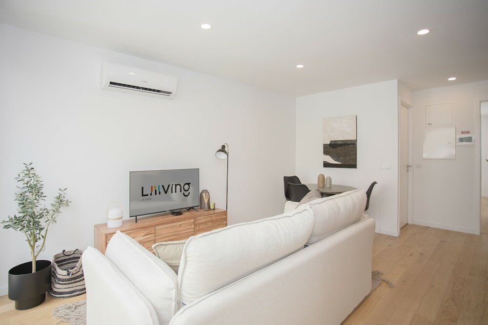 Фото Liiiving in Porto-Blue Flower Apartment