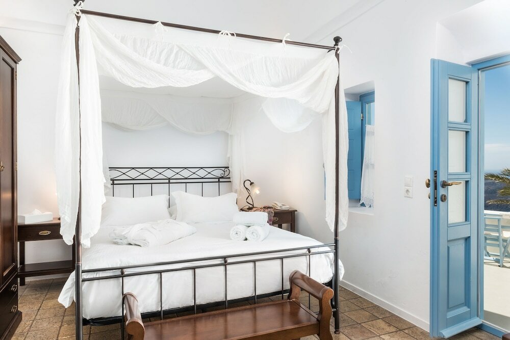 Фото Pantelia Suites