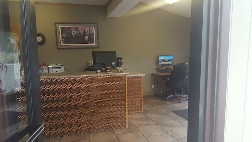 Фото Cedarwood Inn of Ashland