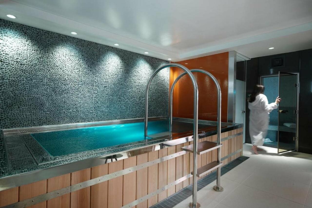 Фото The Athenaeum Hotel & Residences