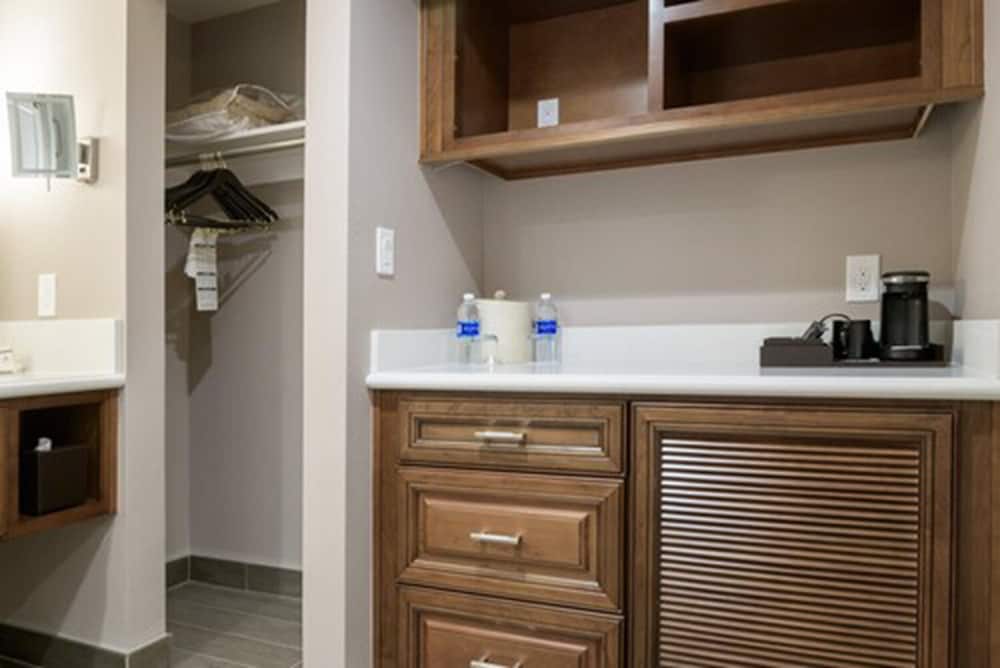 Фото Woodcrest Hotel