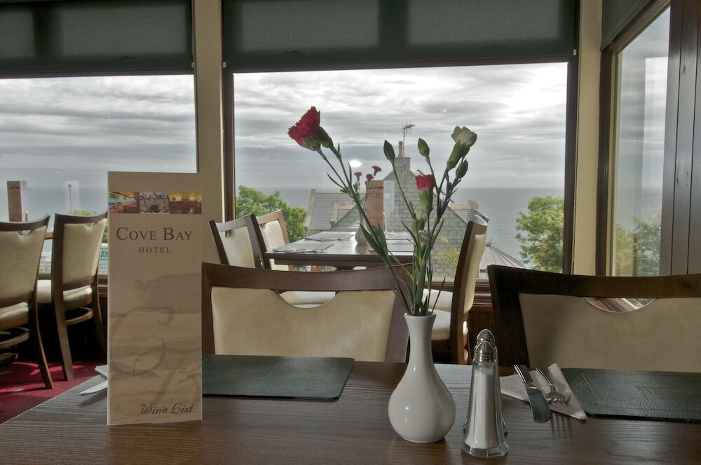 Фото Cove Bay Hotel