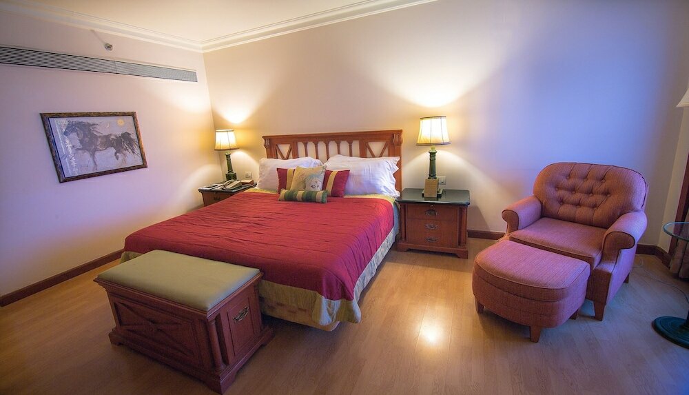 Фото The Orchid Hotel Mumbai Vile Parle