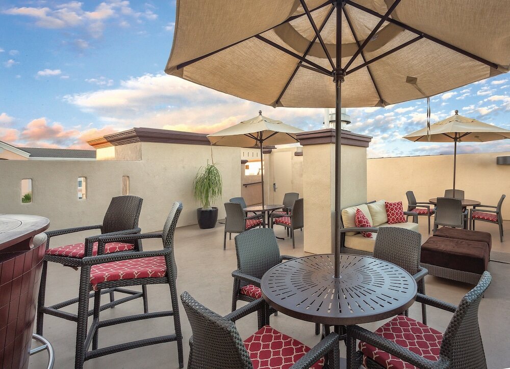 Фото Peacock Suites