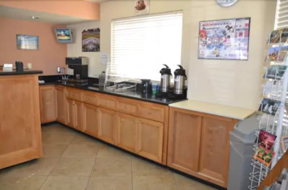 Фото University Inn