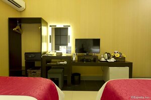 Eloisa Royal Suites (Central Visayas, City of Lapu-Lapu, Basak, Maximo V. Patalinghug Avenue), hotel