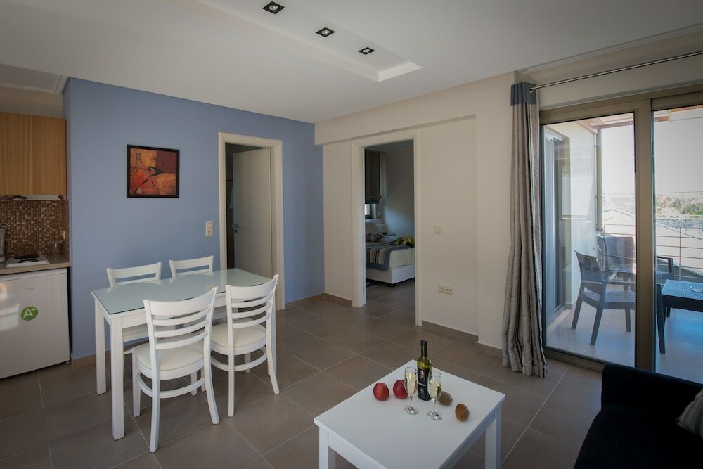 Фото Mantinia Bay Hotel