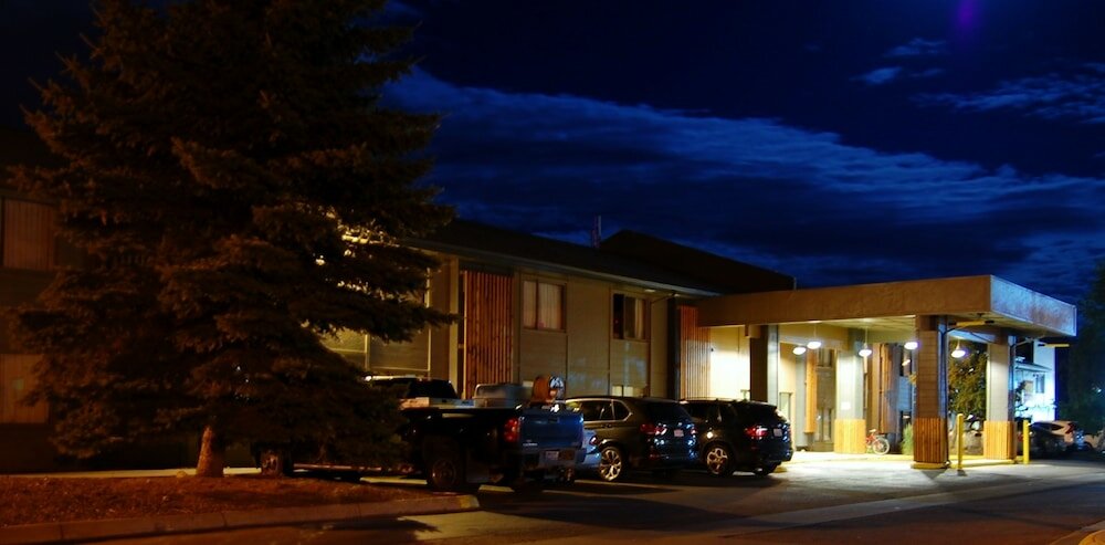 Фото Days Inn and Suites by Wyndham Downtown Missoula-University