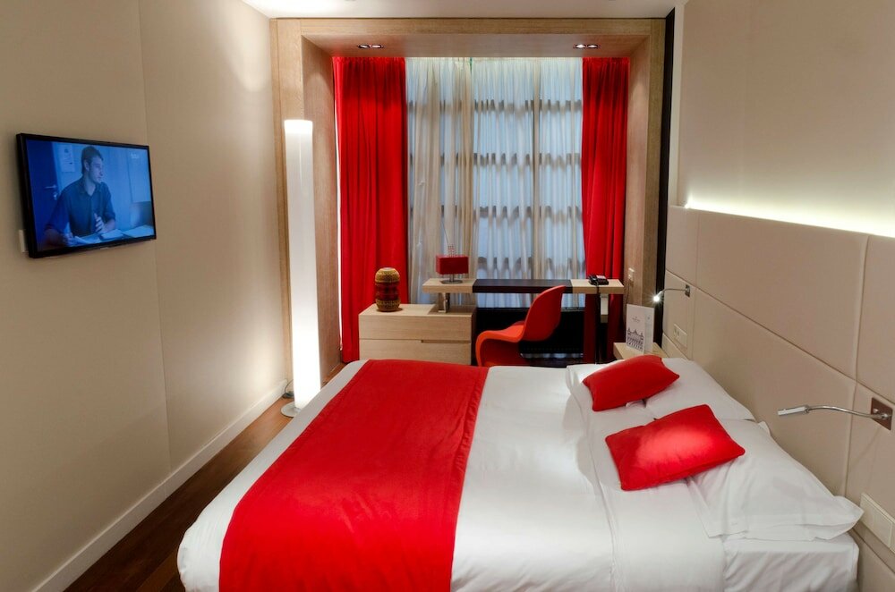 Фото Golden Tulip Opéra De Noailles