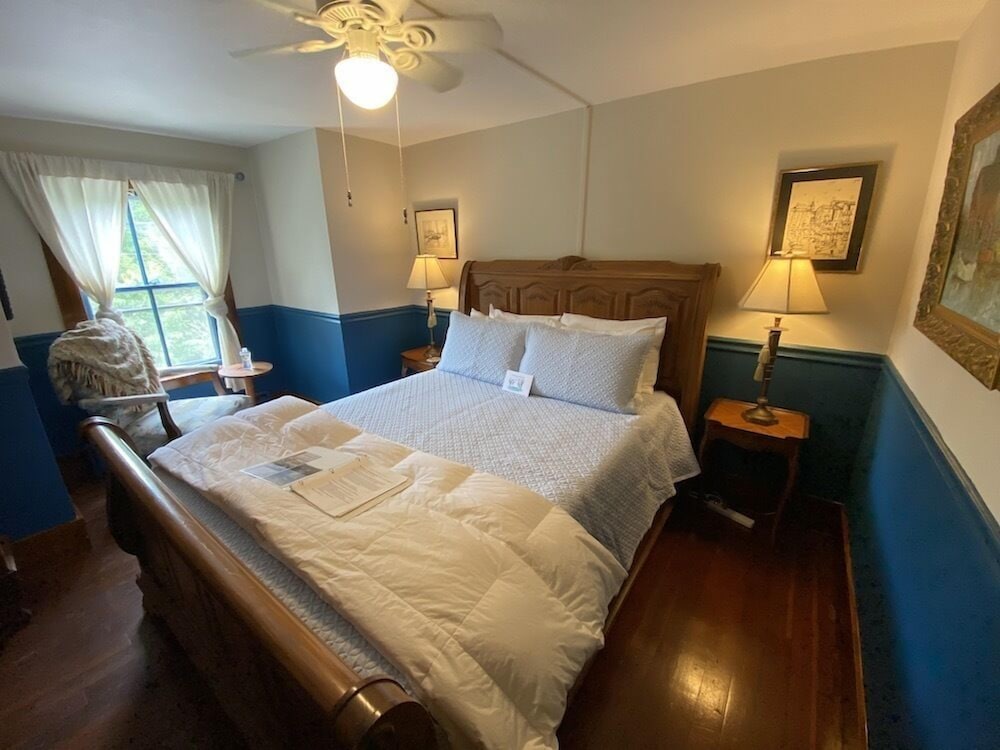 Фото Follansbee Inn