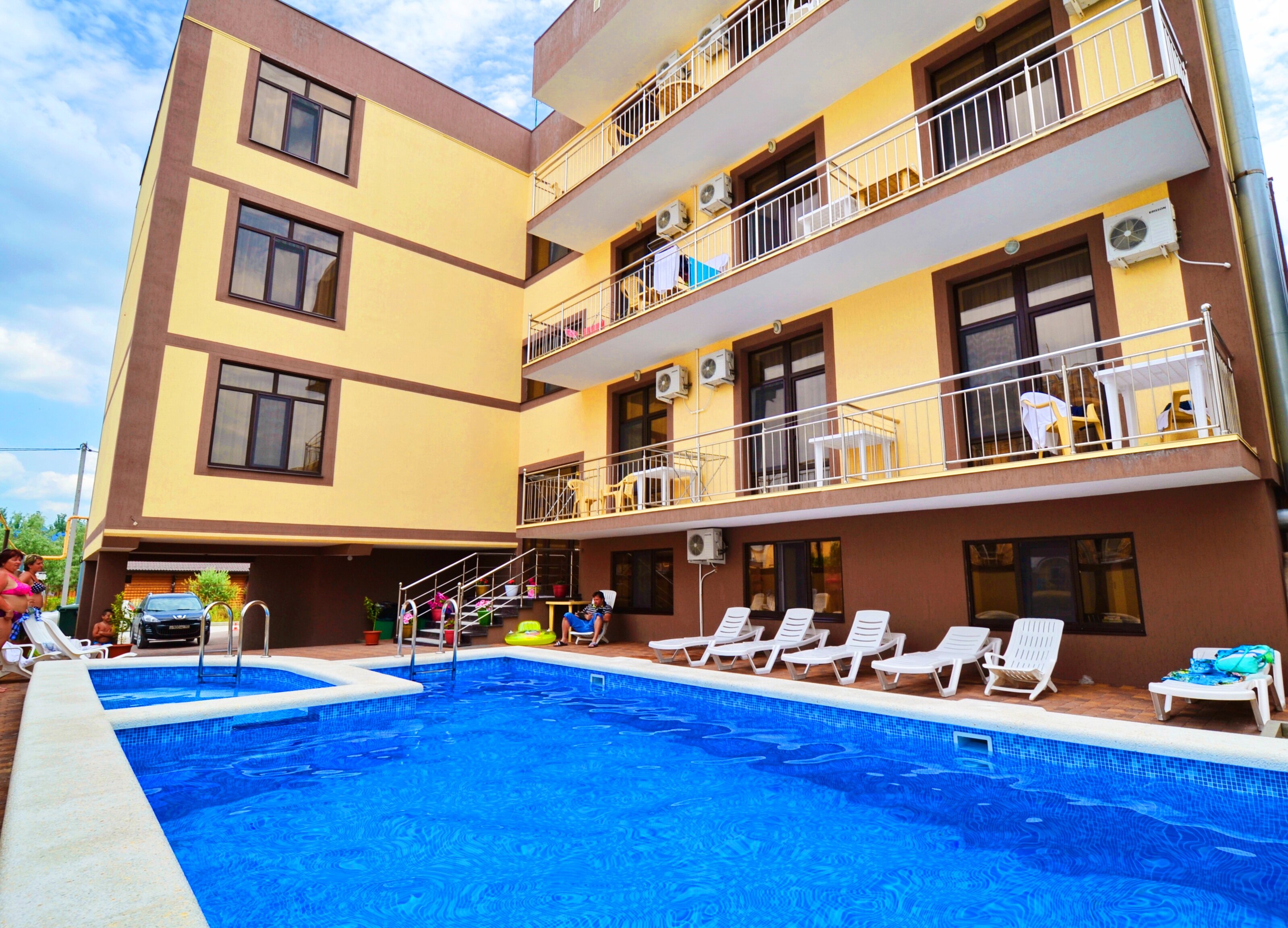 Фото отеля 1