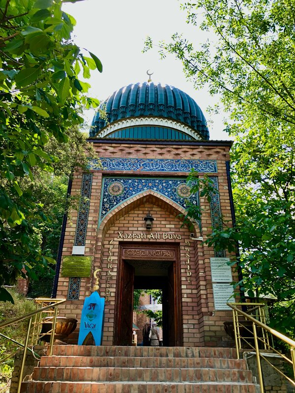 Yoshlarning ichkariga kirgan seks videosi