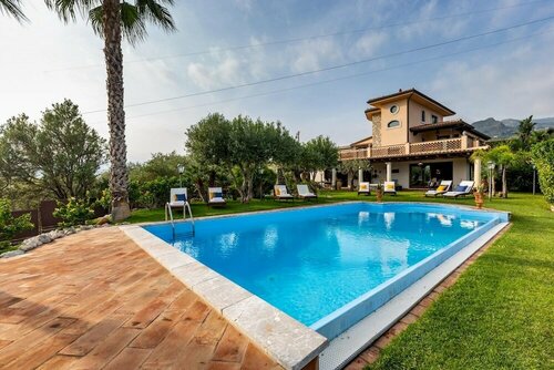Гостиница Giardini-naxos Beautiful Villa With Pool