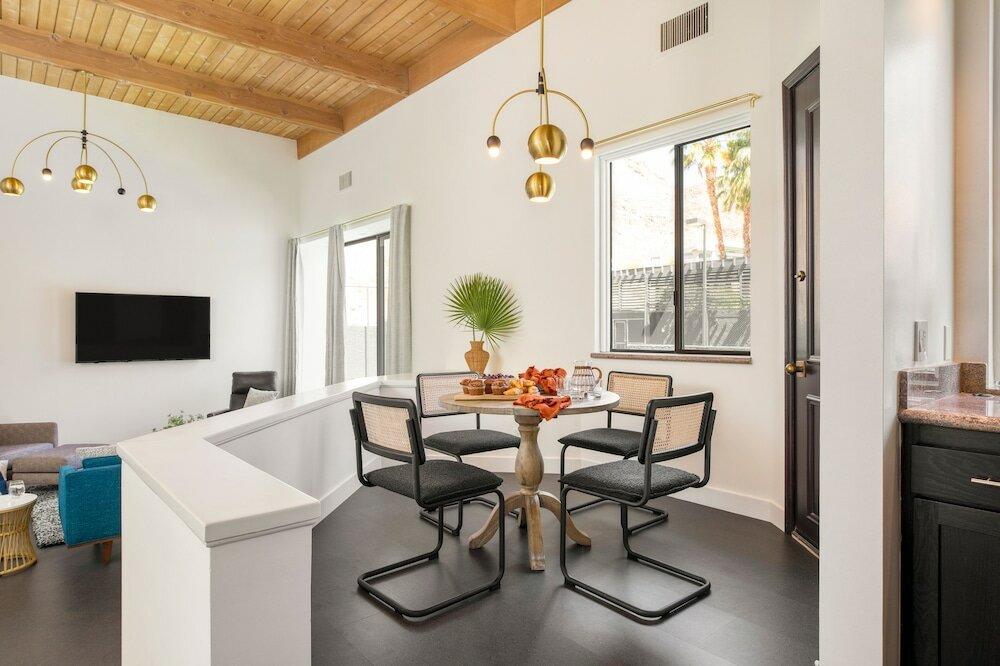 Фото El Reino by Avantstay Spectacular Estate w Pool & Tennis Court!