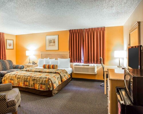 Гостиница Rodeway Inn & Suites
