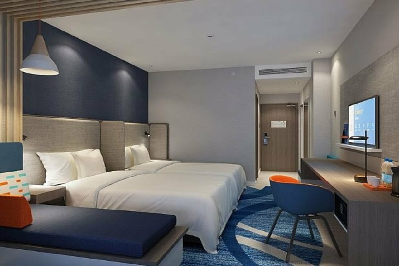 Фото Holiday Inn Express Jinan Jingshi Road