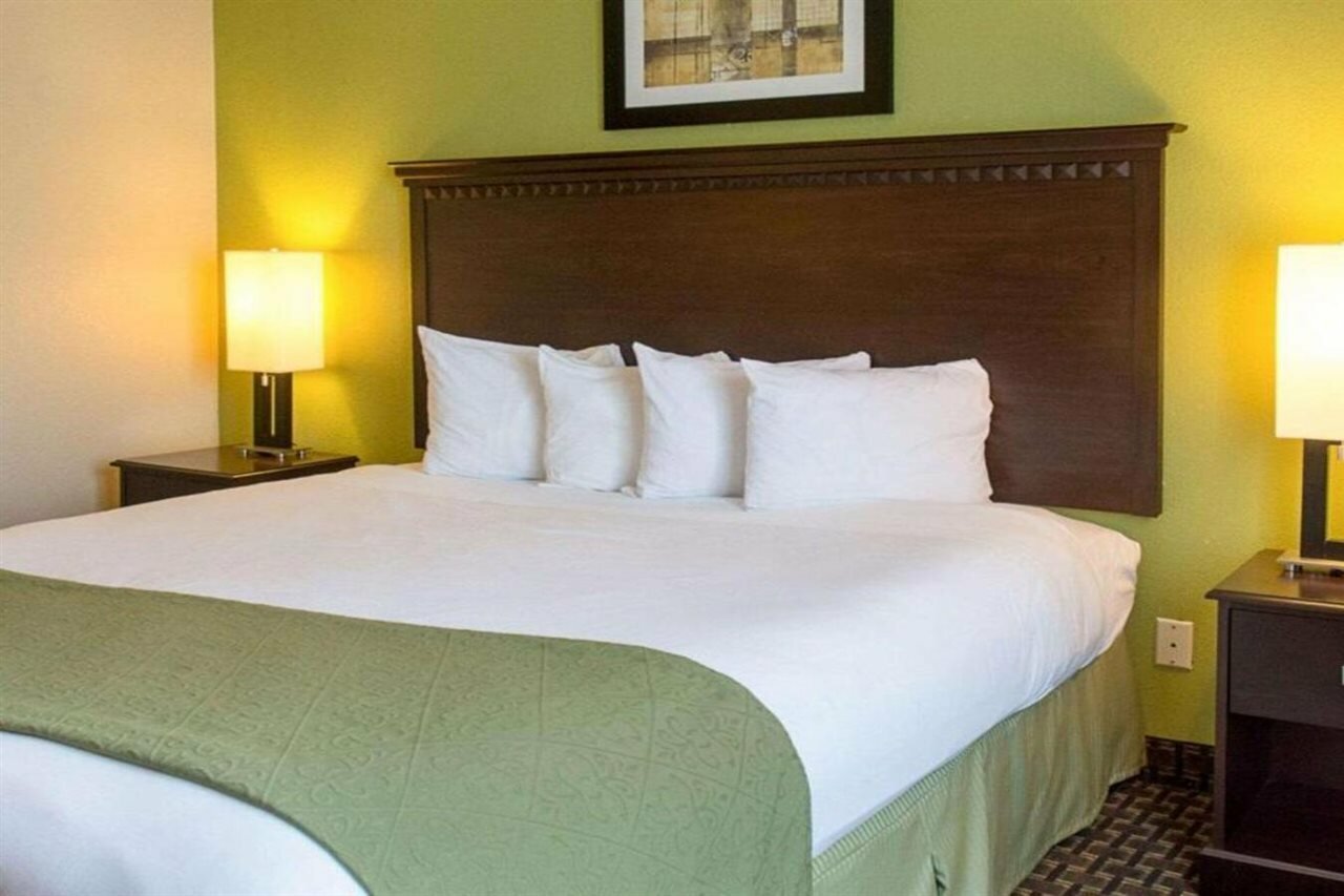 Фото Quality Inn and Suites